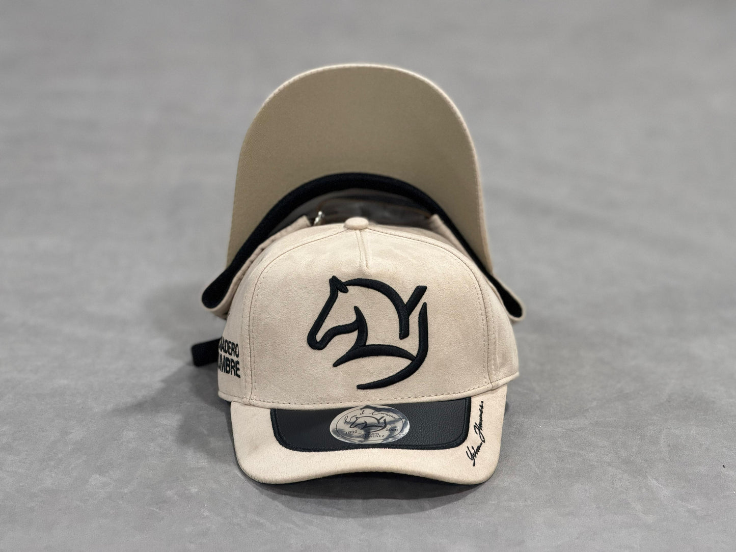 Gorra Yeison Jimenez Visera Premium