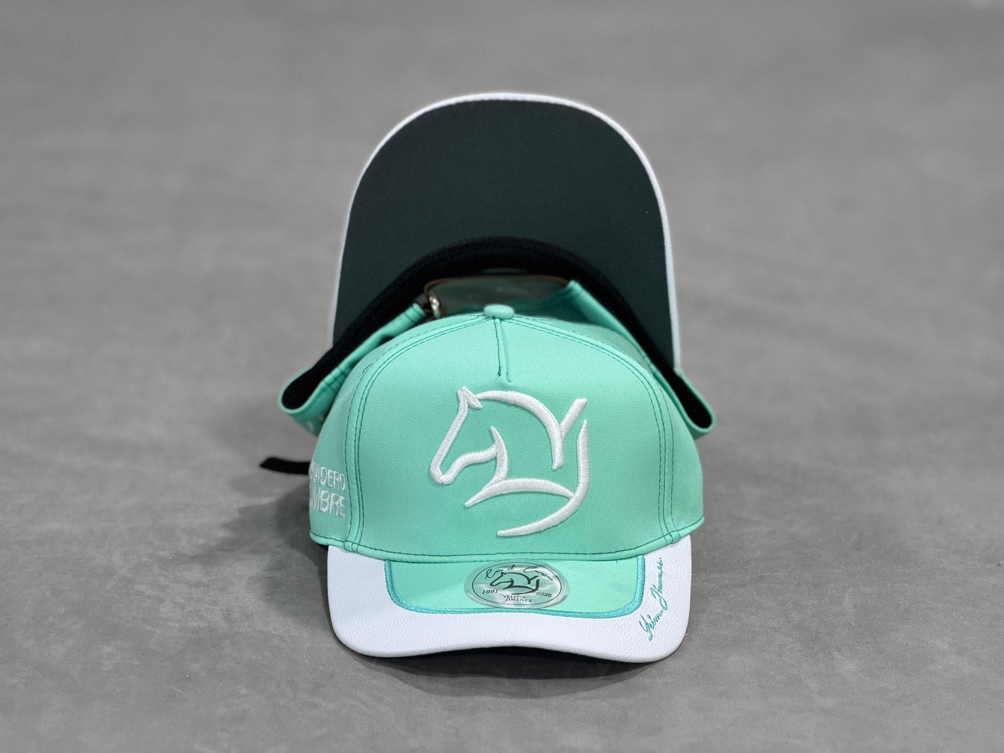 Gorra Yeison Jimenez Visera Premium